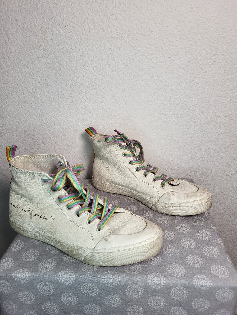 Dolce Vita Brycen Pride High Top Sneakers Womens size 8 (Mens 6)